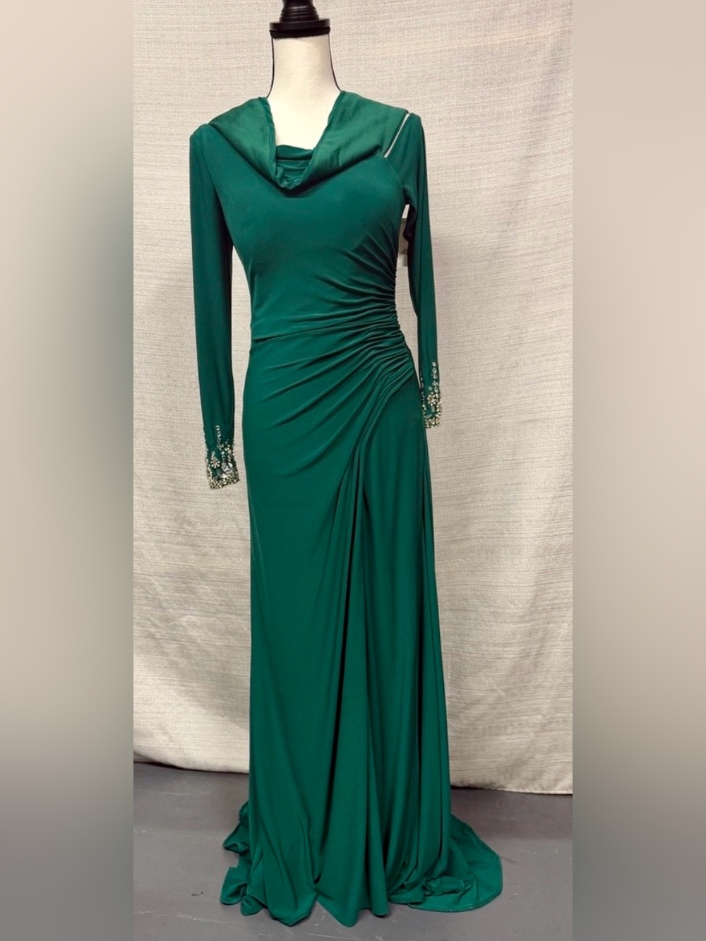 ✨ Mac Duggal Emerald Green Ruched Evening Gown | Embellished Cuffs | Size 4